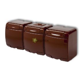   Aquastar 3-as földelt dugaszolóaljzat, gyermekvédelemmel, csapófedéllel , IP54, barna